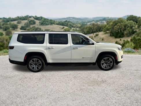 Used 2023 Jeep Wagoneer L Series II RWD image 6
