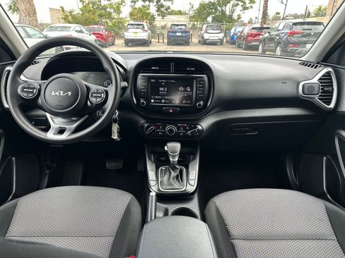 Used 2025 Kia Soul LX w/ LX Technology Package FWD image 31
