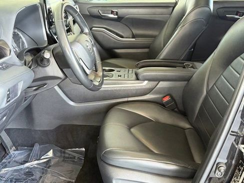 Certified 2022 Toyota Highlander XLE image 23