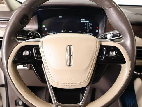 Used 2020 Lincoln Aviator Reserve w/ Equipment Group 201A image 3