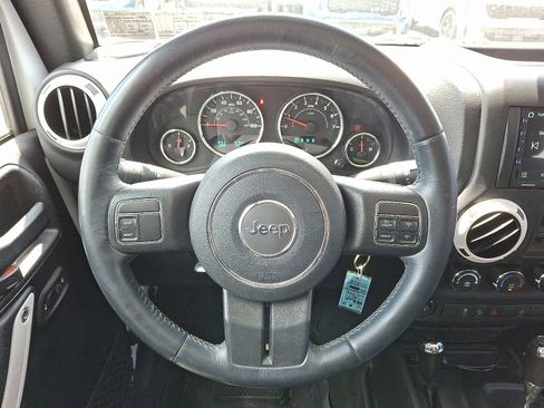 Used 2017 Jeep Wrangler Unlimited Sahara w/ Dual Top Group AWD/4WD image 19