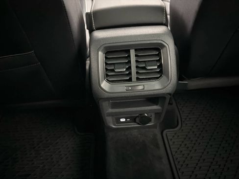 Used 2024 Volkswagen Tiguan SEL R-Line image 21