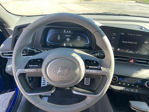 Used 2025 Hyundai Elantra Sport FWD image 18