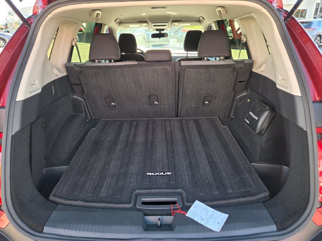 Certified 2023 Nissan Rogue SV FWD image 19