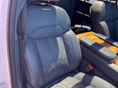 Used 2022 Jeep Grand Wagoneer Series III AWD/4WD image 9