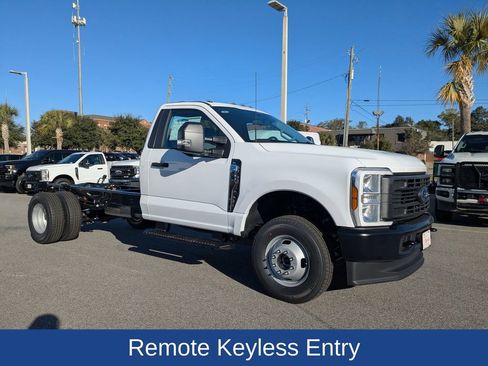 New 2026 Ford F350 XL image 2