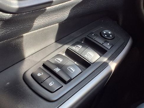 Used 2019 Jeep Cherokee Limited image 16