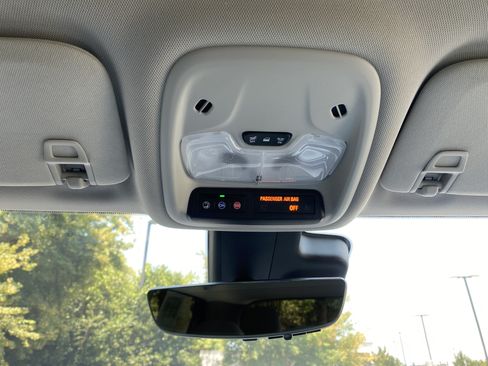 Used 2023 Chevrolet Bolt EUV Premier FWD image 31