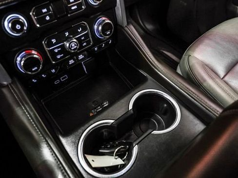 Used 2022 GMC Yukon XL SLT w/ SLT Premium Package image 23