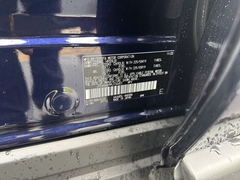 Used 2024 Toyota Venza XLE AWD/4WD image 34