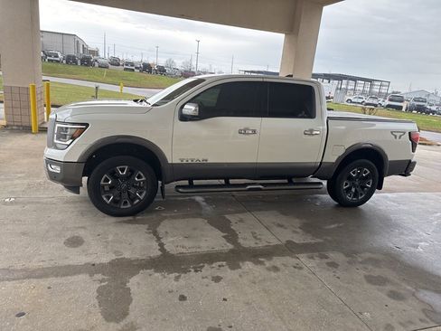 Used 2024 Nissan Titan Platinum Reserve w/ Moonroof Package image 7