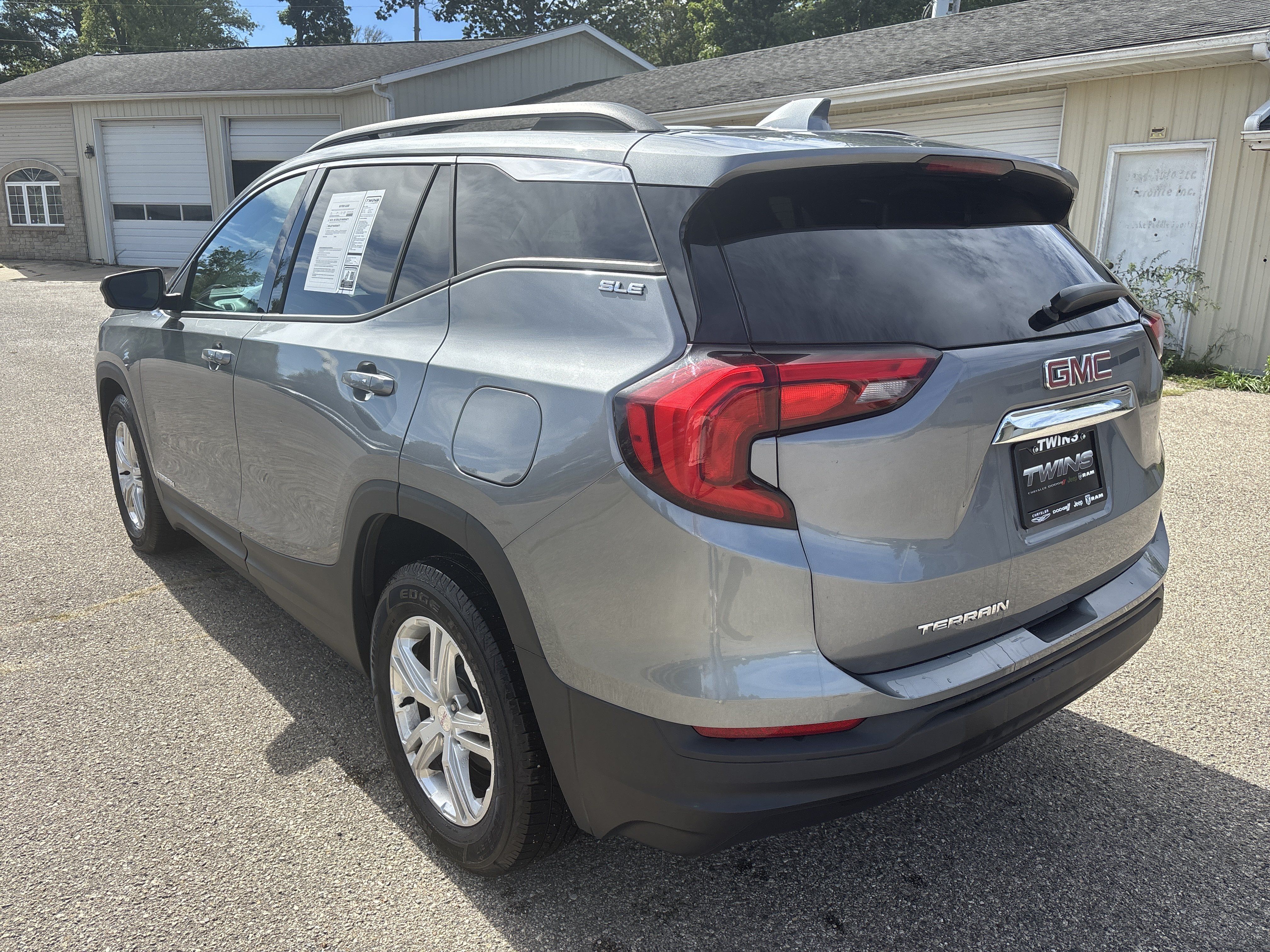Used 2019 GMC Terrain SLE w/ Driver Convenience Package FWD image 5