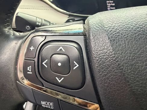 Used 2013 Toyota Avalon XLE Touring FWD image 16