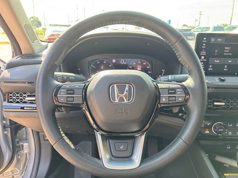 Used 2025 Honda Accord Touring image 12