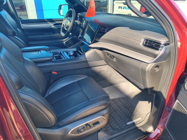 Used 2024 Jeep Wagoneer L Series II w/ Convenience Group I AWD/4WD image 9
