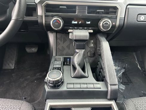Certified 2025 Toyota 4Runner SR5 AWD/4WD image 26