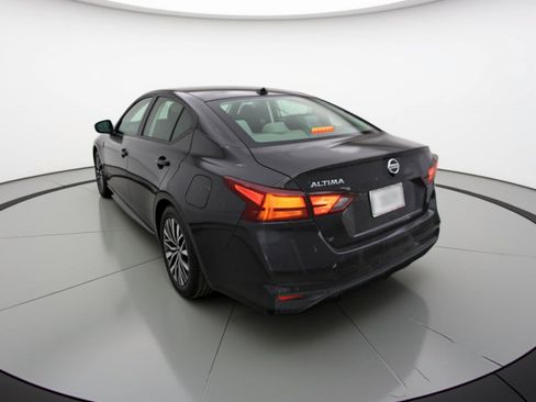 Used 2025 Nissan Altima 2.5 SV FWD image 6