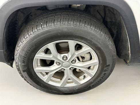 Used 2023 Jeep Grand Cherokee Limited image 11