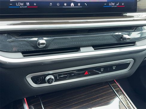 Used 2024 BMW X7 xDrive40i image 30