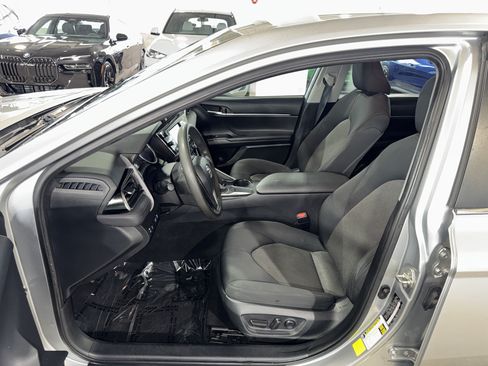 Used 2020 Toyota Camry LE FWD image 19