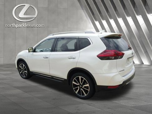 Used 2020 Nissan Rogue SL FWD image 2