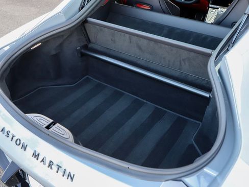 Used 2025 Aston Martin V8 Vantage Coupe image 38