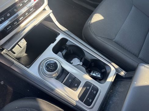 Used 2023 Ford Explorer XLT image 13