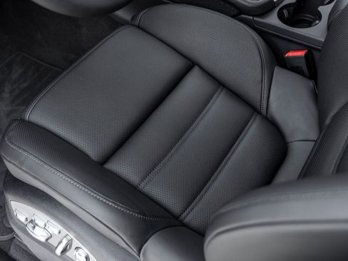 Certified 2026 Porsche Macan S AWD/4WD image 20