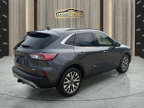 Used 2020 Ford Escape Titanium image 9