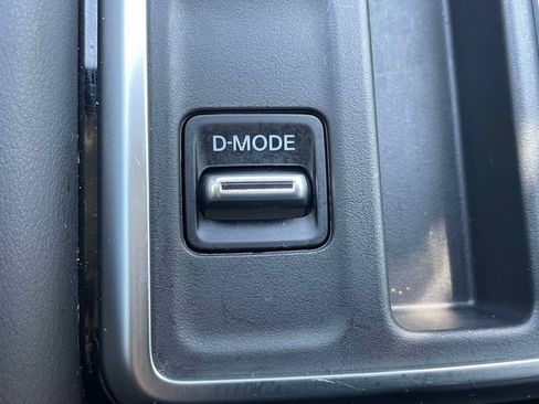 Used 2025 Nissan Pathfinder SL FWD image 30