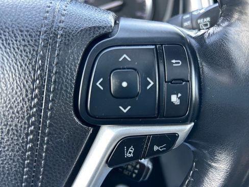 Used 2018 Toyota Highlander XLE w/ Carpet Mat Package (TMS) image 26