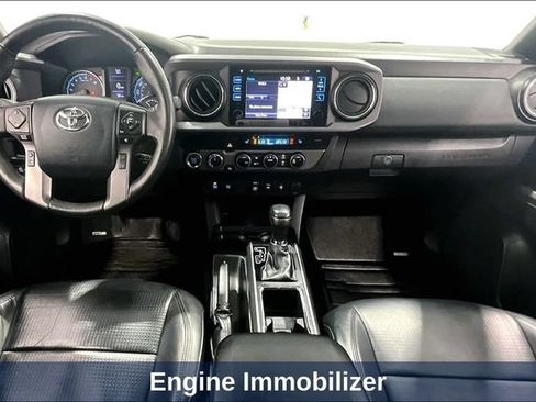 Used 2018 Toyota Tacoma TRD Sport AWD/4WD image 11