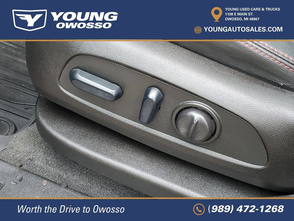 Used 2022 Chevrolet Equinox RS w/ RS Leather Package FWD image 9
