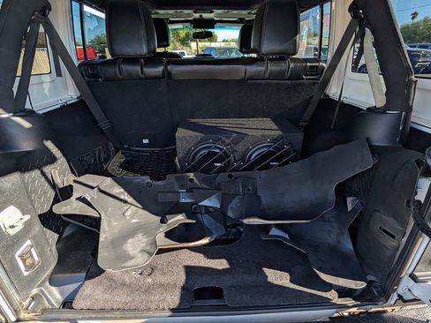 Used 2015 Jeep Wrangler Unlimited Rubicon image 29