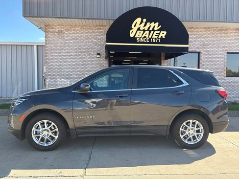 Used 2022 Chevrolet Equinox LT image 2