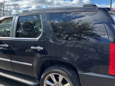 Used 2009 Cadillac Escalade AWD image 8