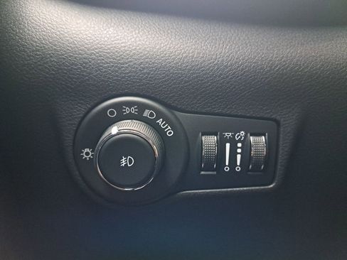 New 2026 Jeep Compass Latitude image 25