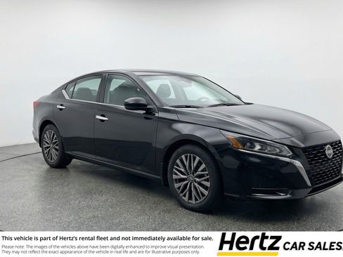 Used 2025 Nissan Altima 2.5 SV FWD image 1
