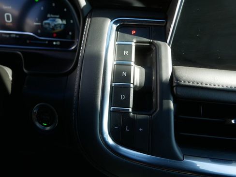 Used 2024 GMC Yukon SLE image 23