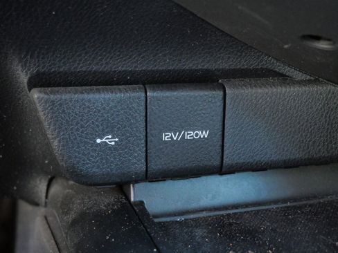 Certified 2020 Toyota Camry LE image 32