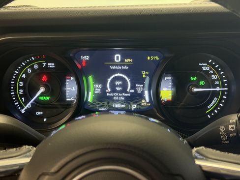 Used 2025 Jeep Wrangler Unlimited Sahara w/ Safety Group AWD/4WD image 16
