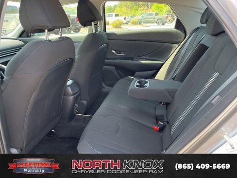 Used 2025 Hyundai Elantra SEL image 7