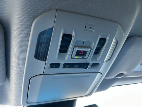 Certified 2023 Toyota Highlander XLE image 29