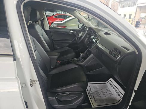 Used 2020 Volkswagen Tiguan SE w/ Panoramic Sunroof Package image 10