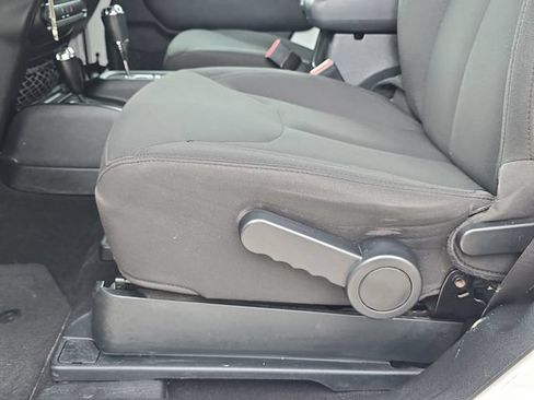 Used 2018 Jeep Wrangler Sport AWD/4WD image 26