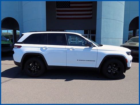 Used 2023 Jeep Grand Cherokee Limited w/ Black Appearance Package AWD/4WD image 1