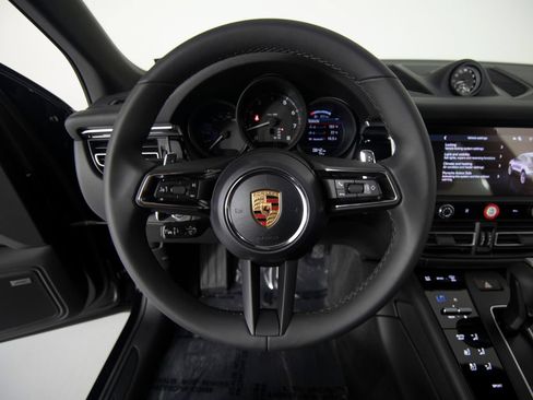 Certified 2026 Porsche Macan AWD/4WD image 16