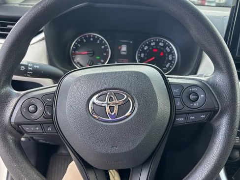 Used 2022 Toyota RAV4 XLE AWD/4WD image 24
