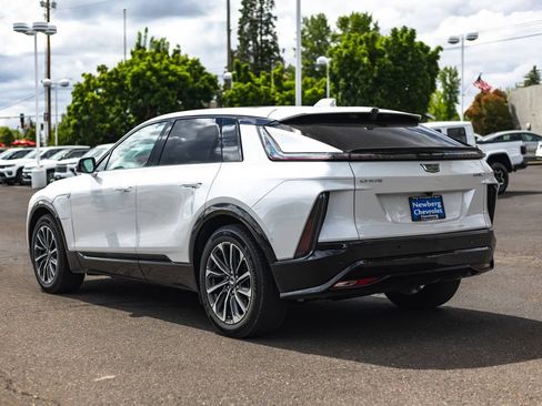 Used 2024 Cadillac Lyriq Sport AWD/4WD image 9