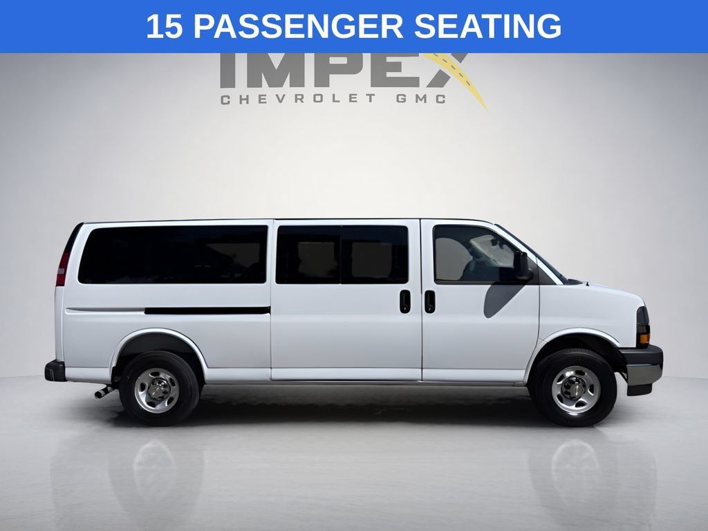 Used 2025 Chevrolet Express 3500 LT w/ LT Preferred Equipment Group RWD image 7